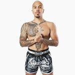 Pantaloncini kick-thai 8 Weapons Carbon Sak Yant Tigers-Combat Arena